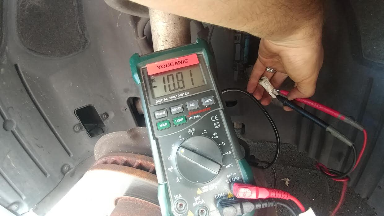 check voltage brake sensor