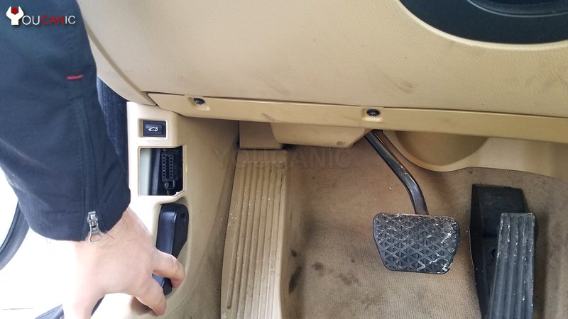 open hood to add power steering fluid BMW 3-Series