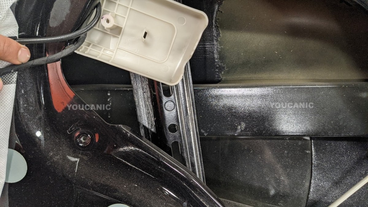 Broken window regulator