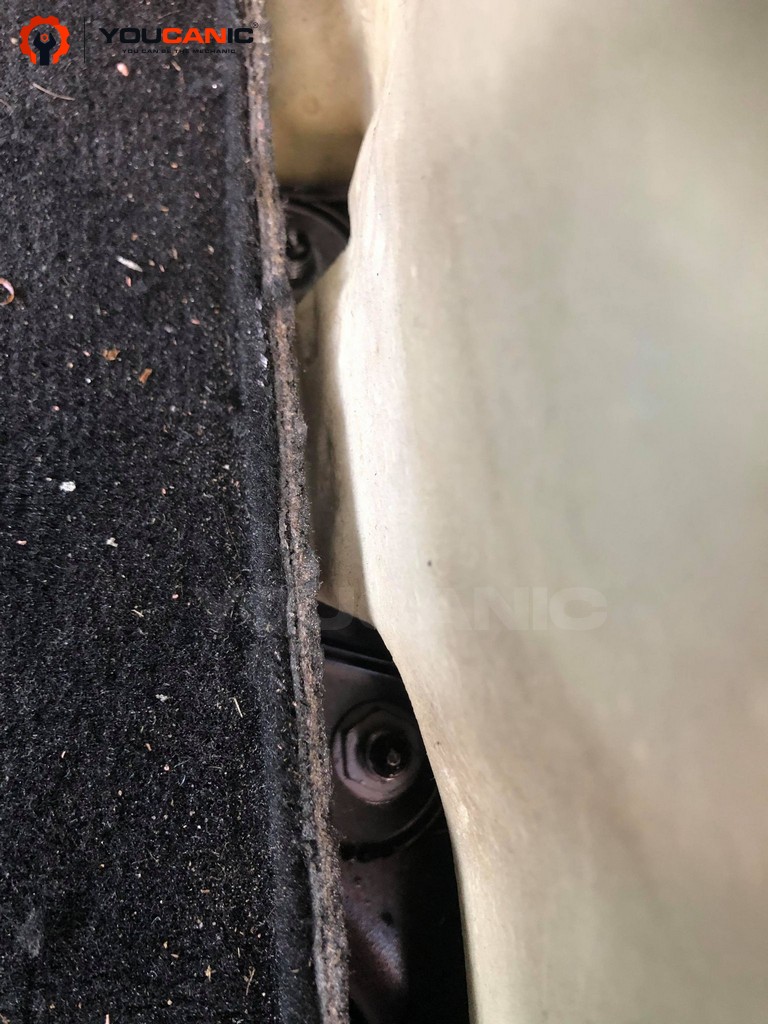 R-Class W251 Rear Shock Strut Replacement