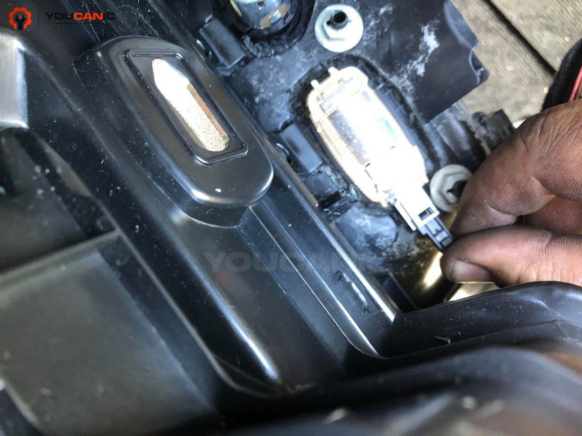 R-Class W251 Rear Shock Strut Replacement