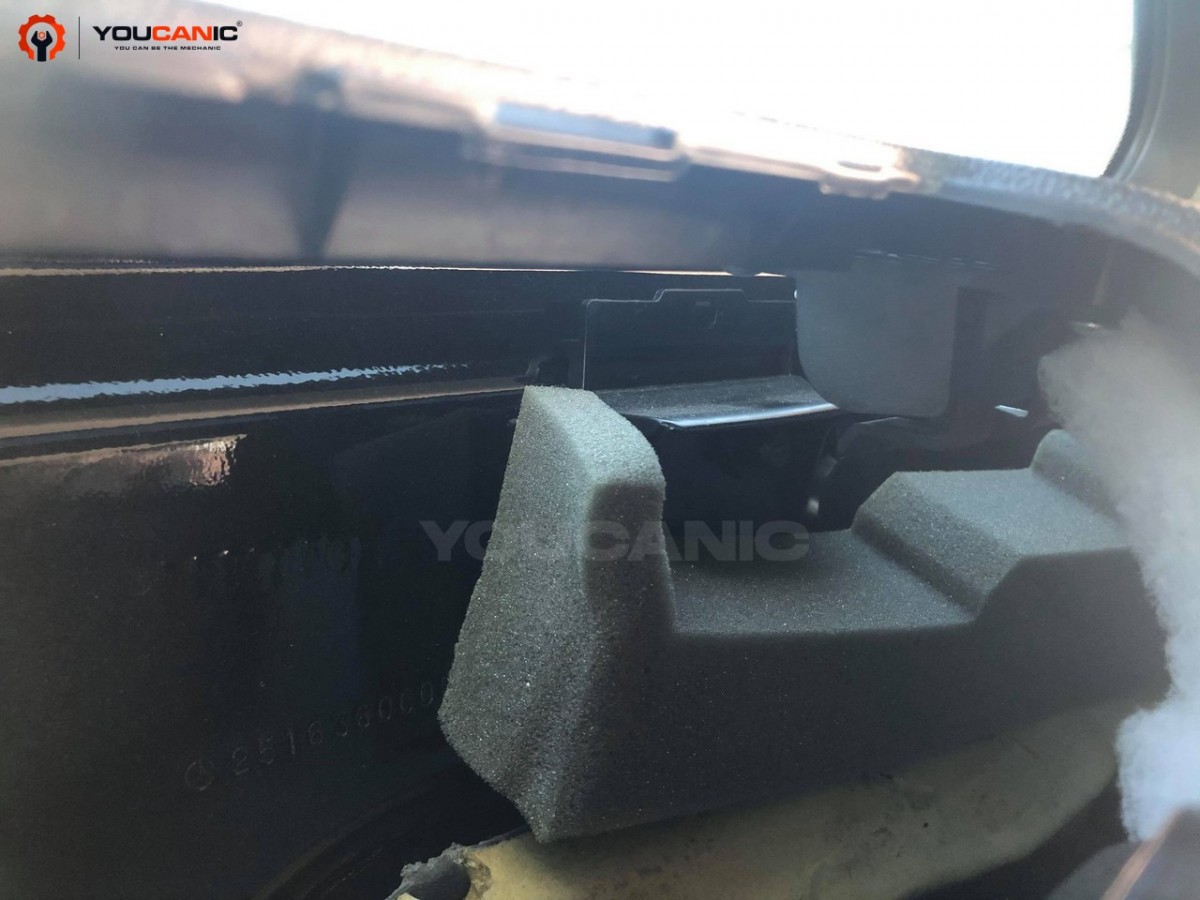 R-Class W251 Rear Shock Strut Replacement