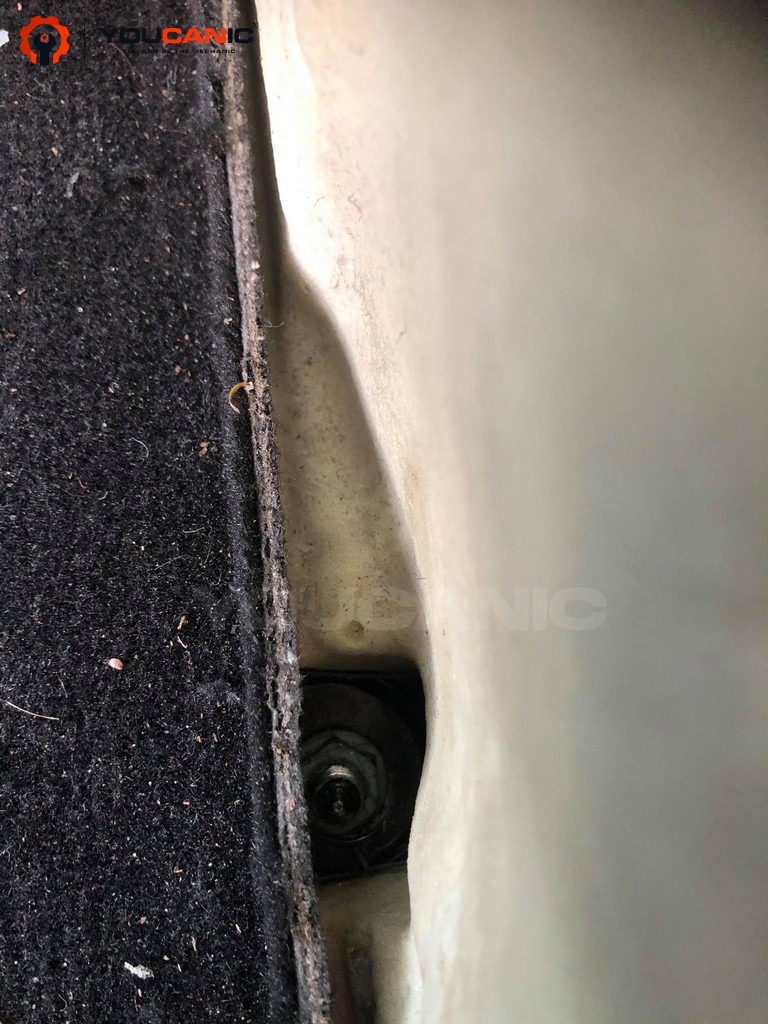 R-Class W251 Rear Shock Strut Replacement