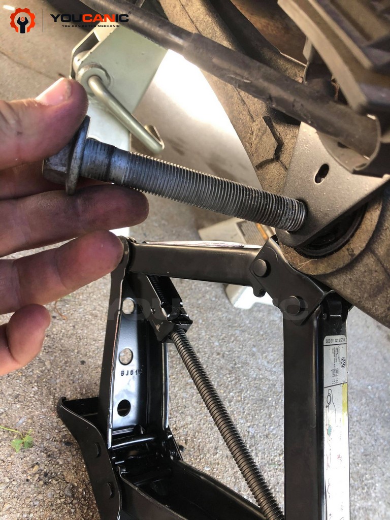 R-Class W251 Rear Shock Strut Replacement