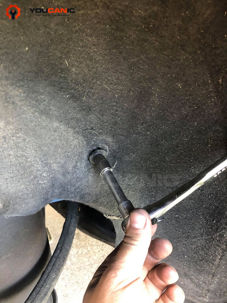 R-Class W251 Rear Shock Strut Replacement