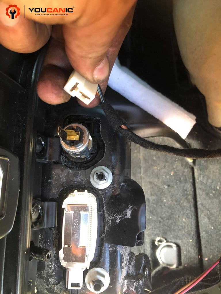 R-Class W251 Rear Shock Strut Replacement