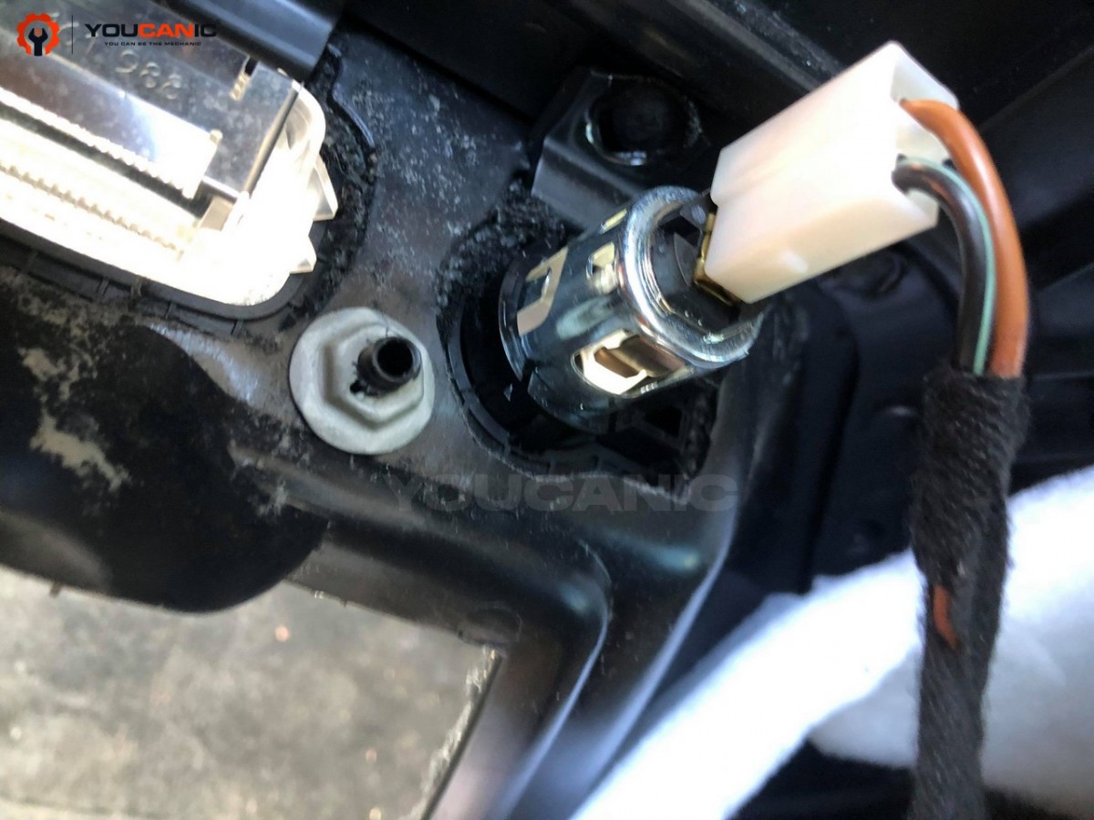 R-Class W251 Rear Shock Strut Replacement