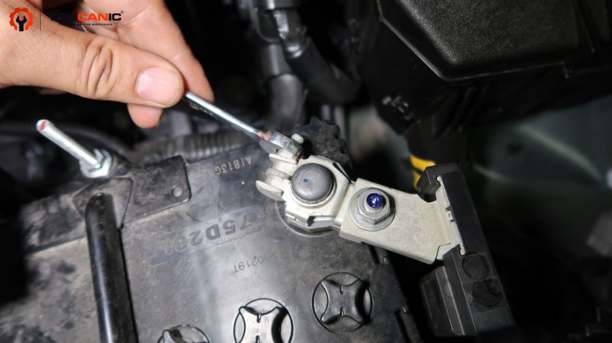 Loose battery terminal