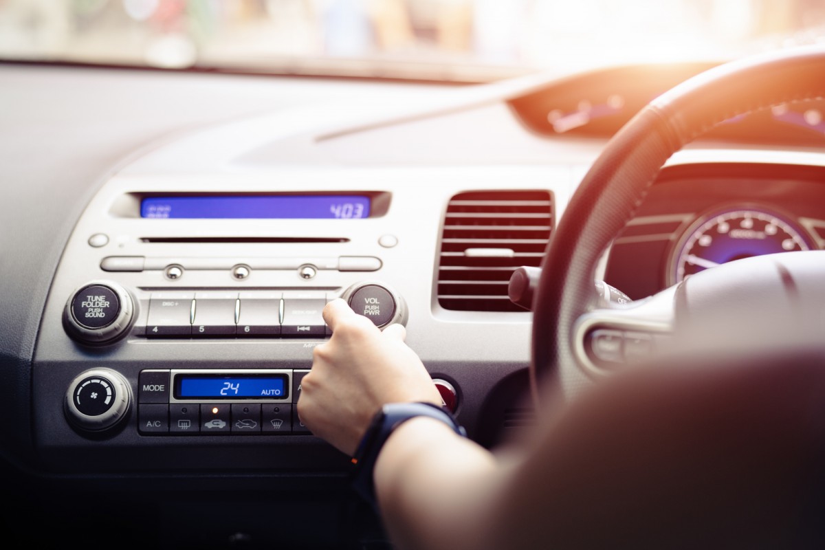 how long does a car battery last with the radio on
