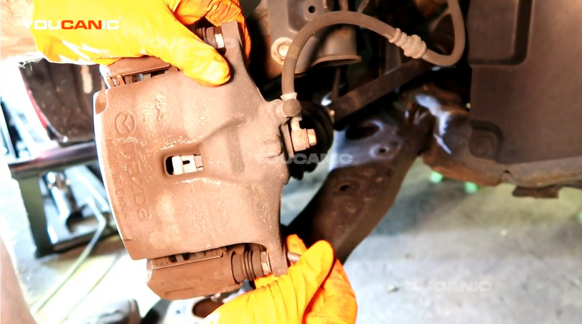 Installing the piston caliper back to the carrier.