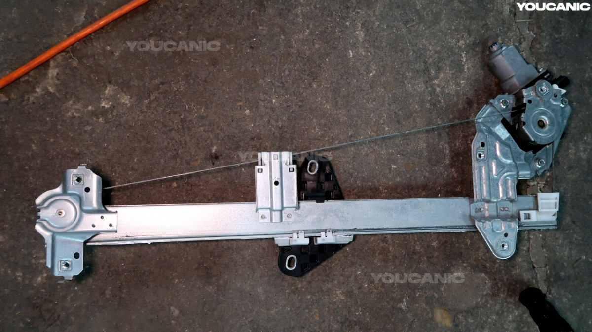 The window regulator of the Honda Fit.