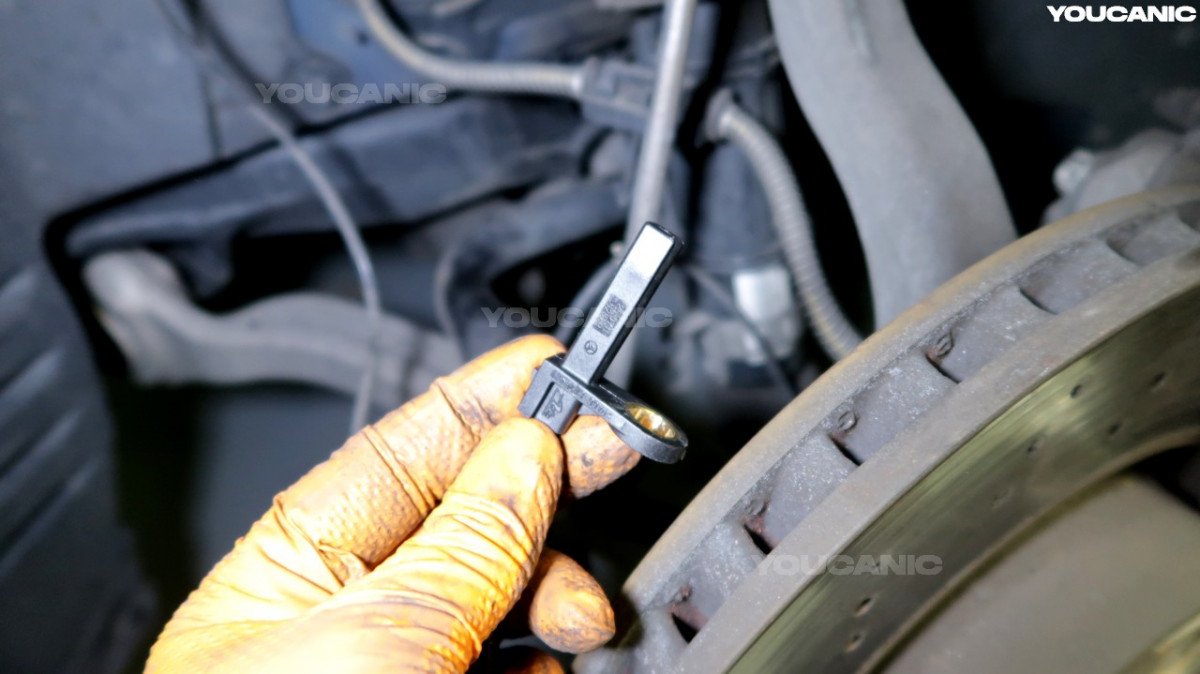Bad ABS wheel speed sensor triggers run flat inoperative wanring