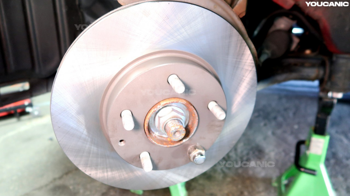 Installing the new rotor of the vehicle.