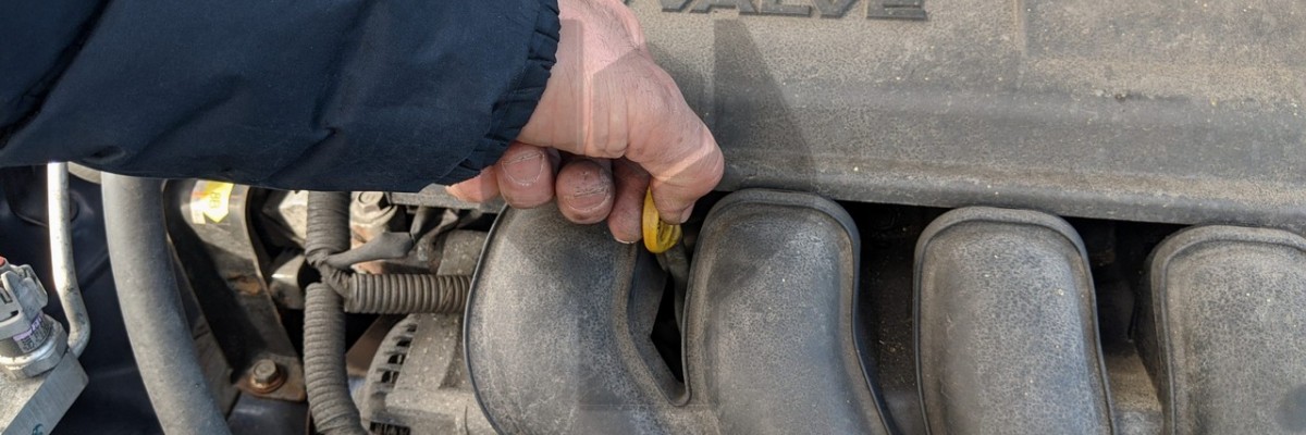 How to check engine oil level on a toyota