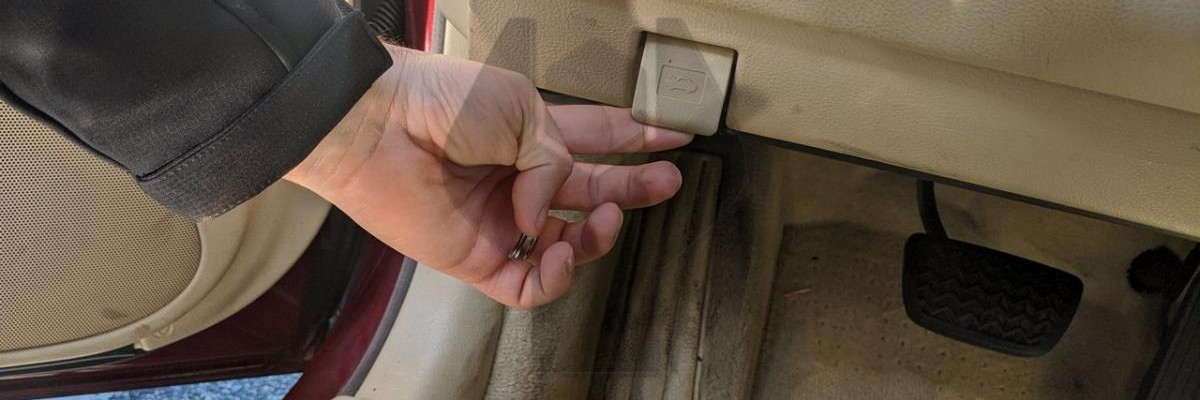 How to Open a Lexus Hood