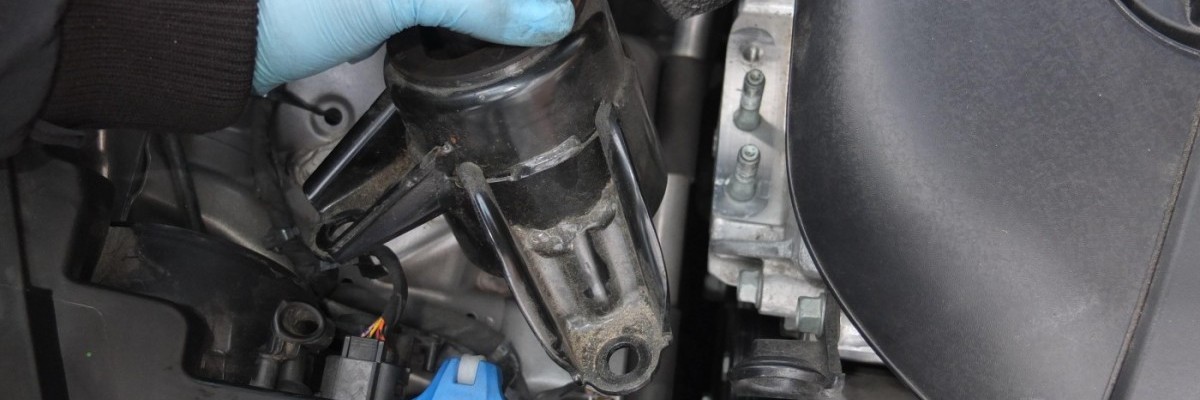 How to Replace Hyundai Engine Mount | (Motor Mount)
