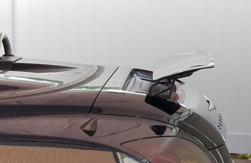 Lubricate Rear Wing Spoiler on Chrysler Crossfire