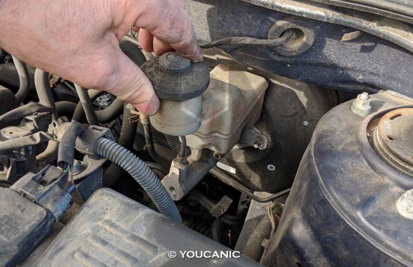 Toyota Add or Check Brake Fluid Level