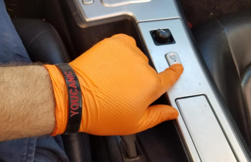 How to Release Pressure from Chrysler Crossfire Convertible
