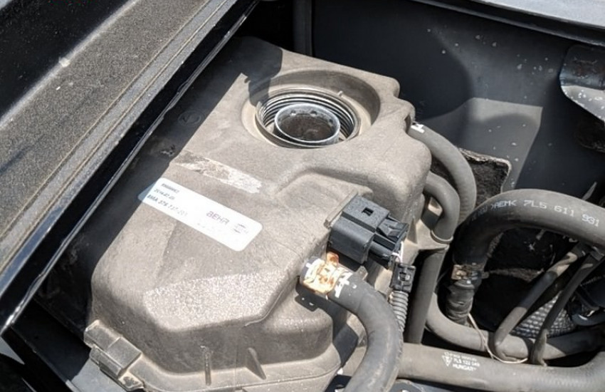 Porsche Cayenne, VW Touareg, Audi Q7 Replace Coolant Overflow Reservoir