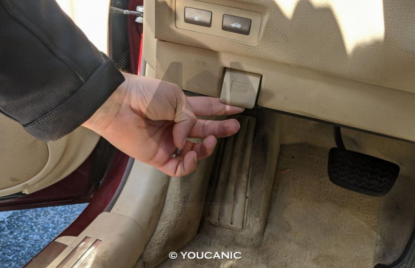 How to Open a Lexus Hood