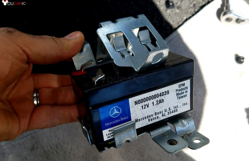 How to Change Auxiliary Battery on Mercedes -Benz ML R GL Class