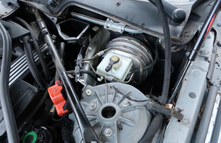 How to Check BMW Brake Fluid Level | Reset Brake Warning