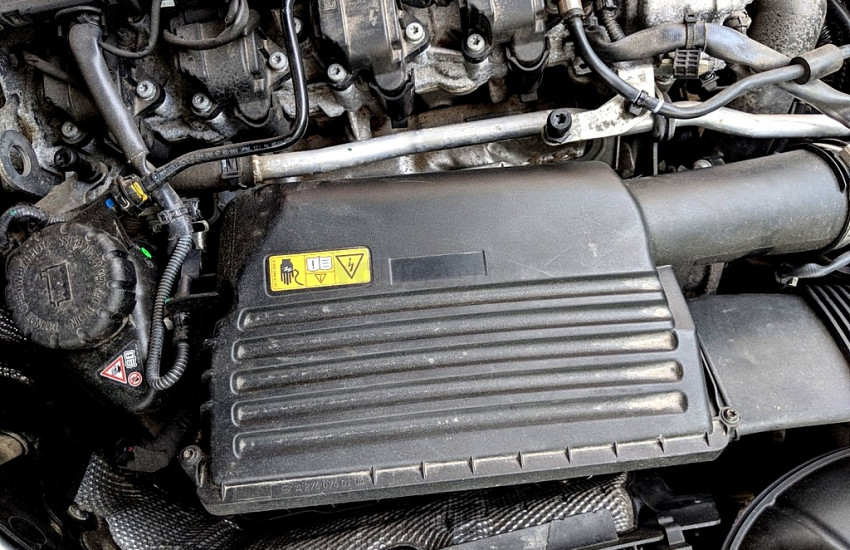 Mercedes-Benz C-Class W205 Engine Air Filter Replacement