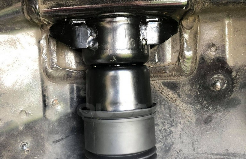 How to Change Rear Struts on a Mercedes R-Class w251