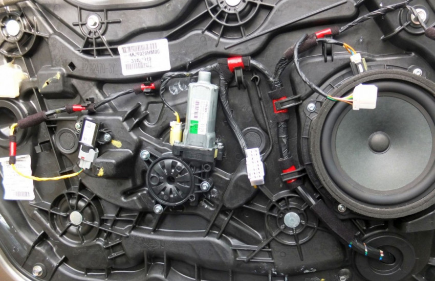 Hyundai Elantra Door Panel Removal & Replacement