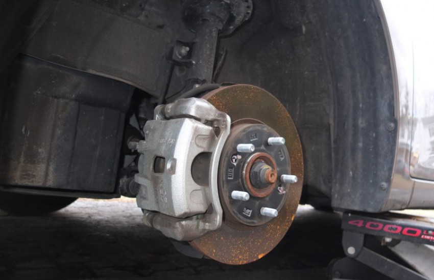 Hyundai Front Brake Pads & Rotor Replacement