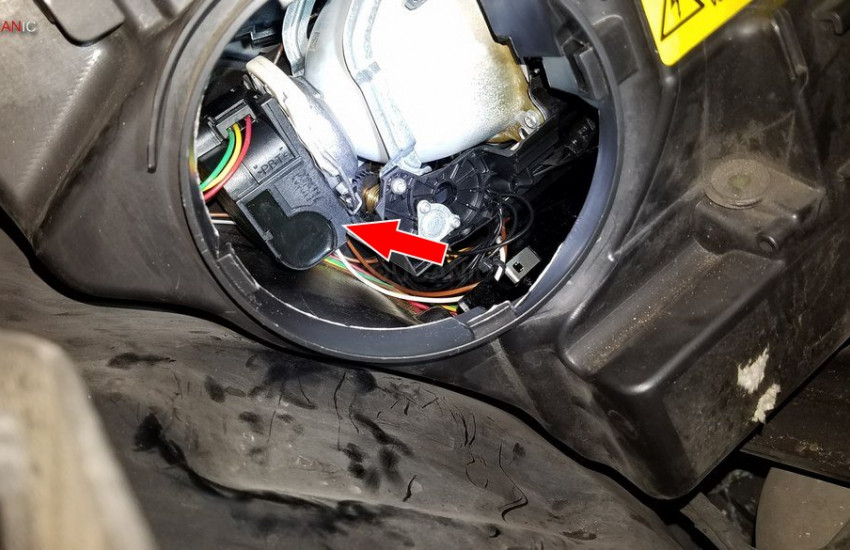 How to Replace Mercedes HID Ignitor