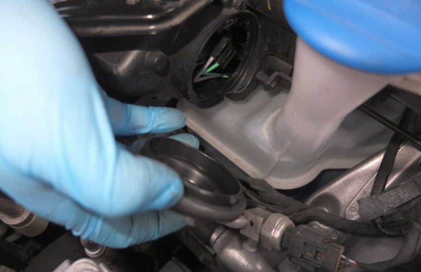 Hyundai Elantra High Beam Light Bulb Replacement Guide