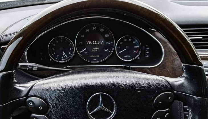 How to Check Mercedes Battery / Alternator Voltage