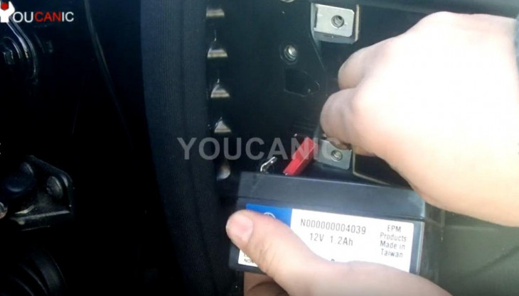 2008-2013 Mercedes S CL Class W221 Auxiliary Battery Replacement