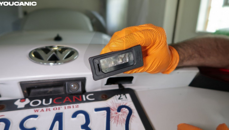 How to Replace Volkswagen Jetta License Plate Light Bulb