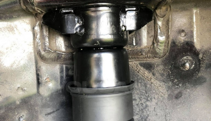 How to Change Rear Struts on a Mercedes R-Class w251