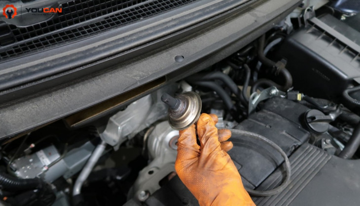 How to change Mitsubishi oxygen sensor