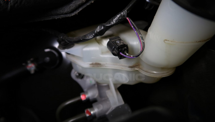 Check or Add Brake Fluid Mitsubishi Vehicles