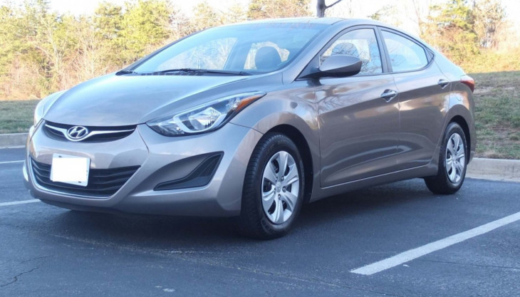 Hyundai Elantra Headlight Light Bulb Replacement | Low Beam