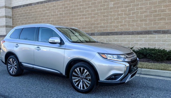 How to Replace Cabin Light Bulb on a Mitsubishi Outlander