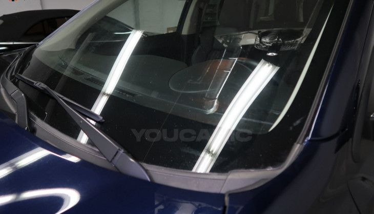 How to Replace Windshield Wiper Blades on a Mitsubishi Outlander
