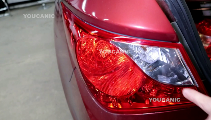 Hyundai Sonata Brake Signal Light Bulb and Parking Light Replacement