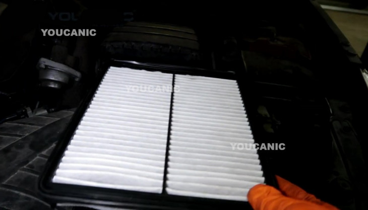 How to Change the Air Filter on Hyundai Sonata