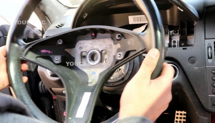 How to Remove the Steering Wheel on a Mercedes Benz