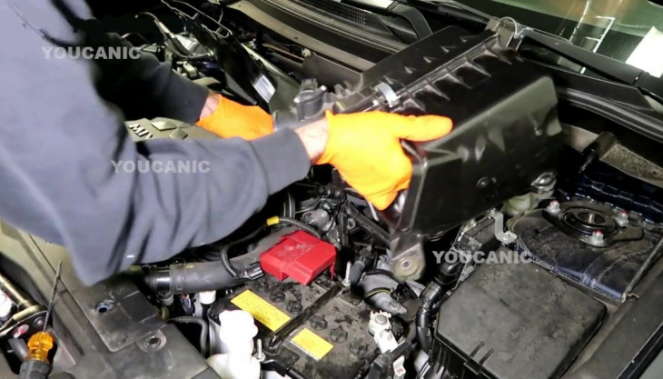 Mitsubishi Outlander Engine Air Filter Replacement Guide