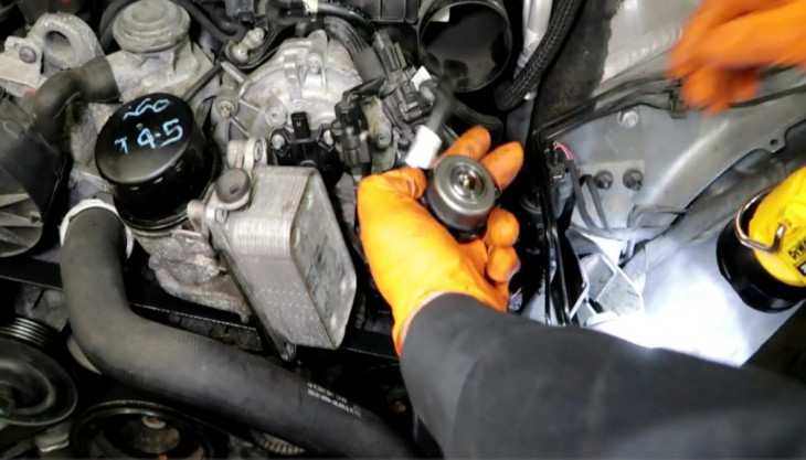 How to Replace Camshaft Magnet Sensor on Mercedes Benz