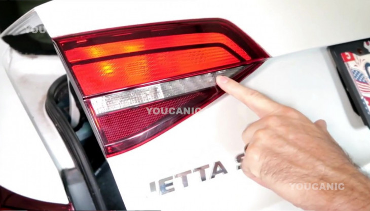 2010 - 2017 Volkswagen Jetta A6 Trunk Tail Light Assembly Replacement