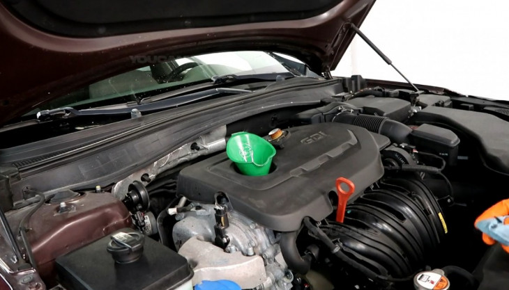 Kia Optima Check Oil Level and Add Engine Oil