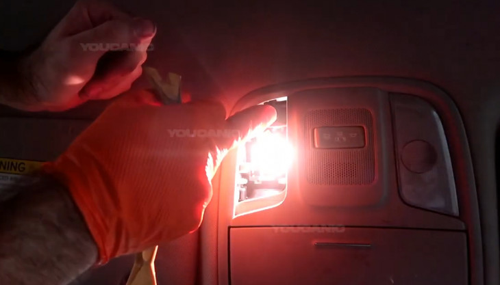 Replacing the dome light on a 2016-2020 Kia Optima.